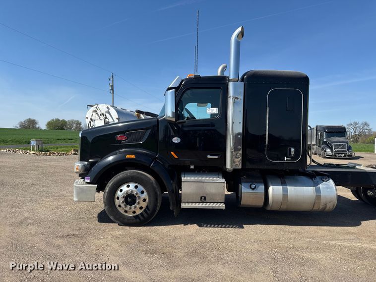image for item EF2469 2018 Peterbilt 567 semi truck
