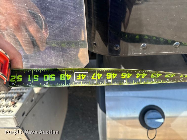 image for item EF2469 2018 Peterbilt 567 semi truck