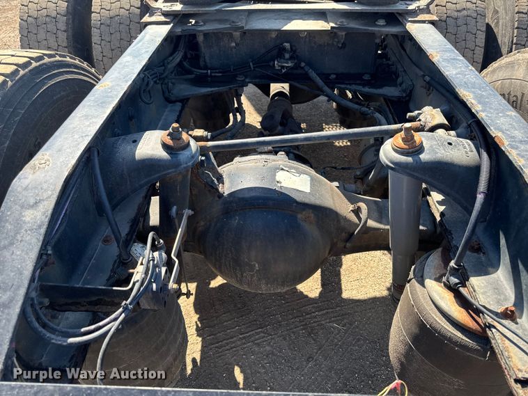 image for item EF2469 2018 Peterbilt 567 semi truck