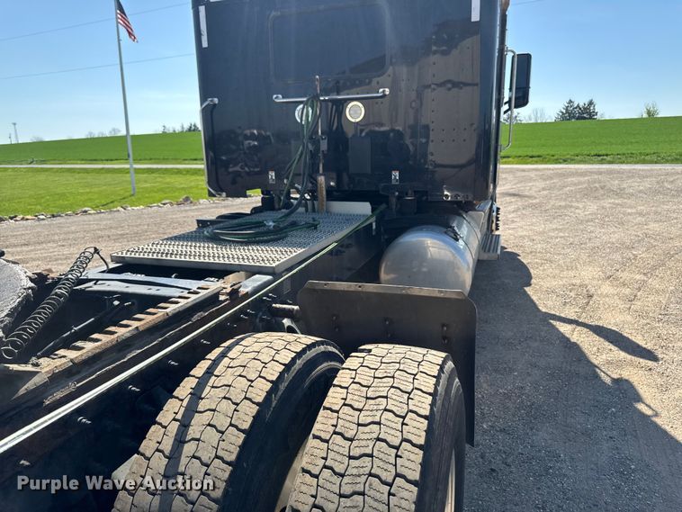 image for item EF2469 2018 Peterbilt 567 semi truck