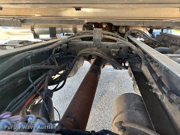 image for item EF2469 2018 Peterbilt 567 semi truck