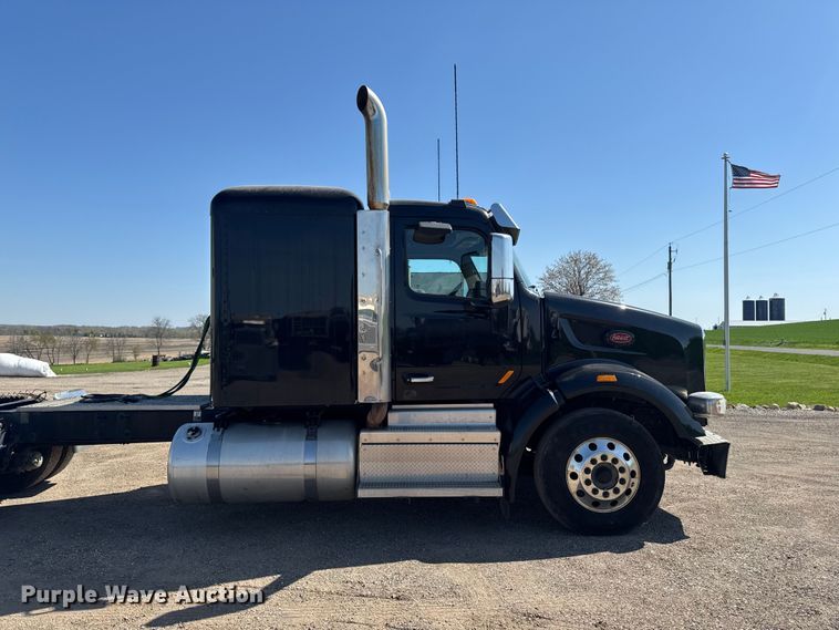 image for item EF2469 2018 Peterbilt 567 semi truck