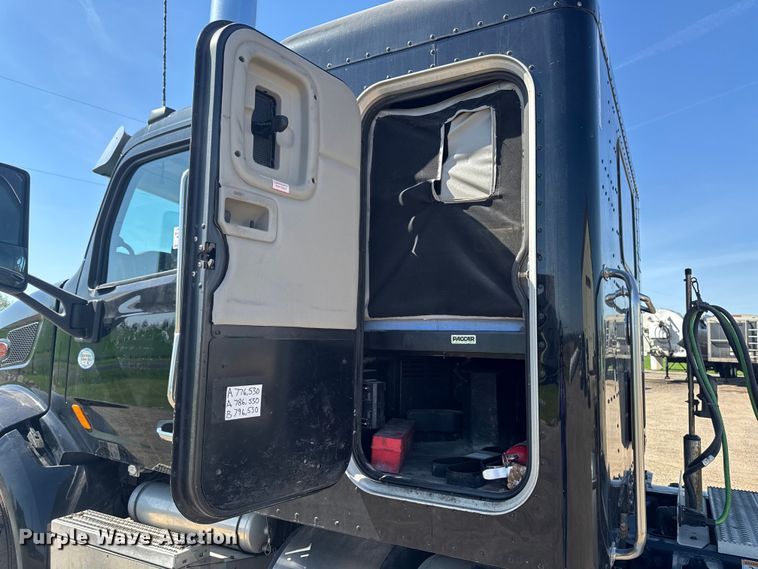 image for item EF2469 2018 Peterbilt 567 semi truck