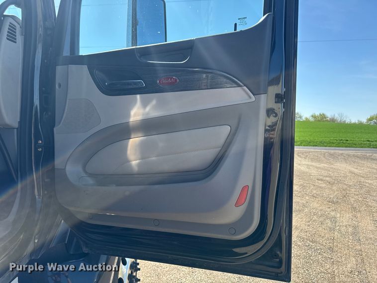 image for item EF2469 2018 Peterbilt 567 semi truck