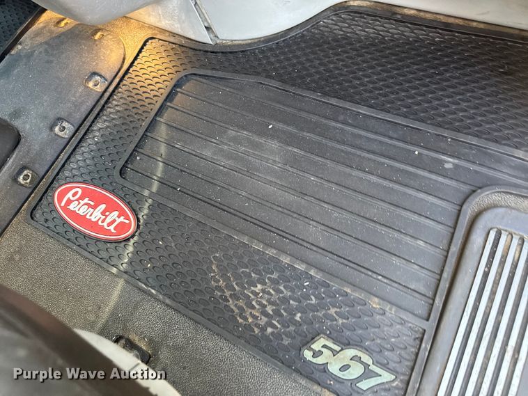 image for item EF2469 2018 Peterbilt 567 semi truck