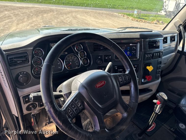image for item EF2469 2018 Peterbilt 567 semi truck