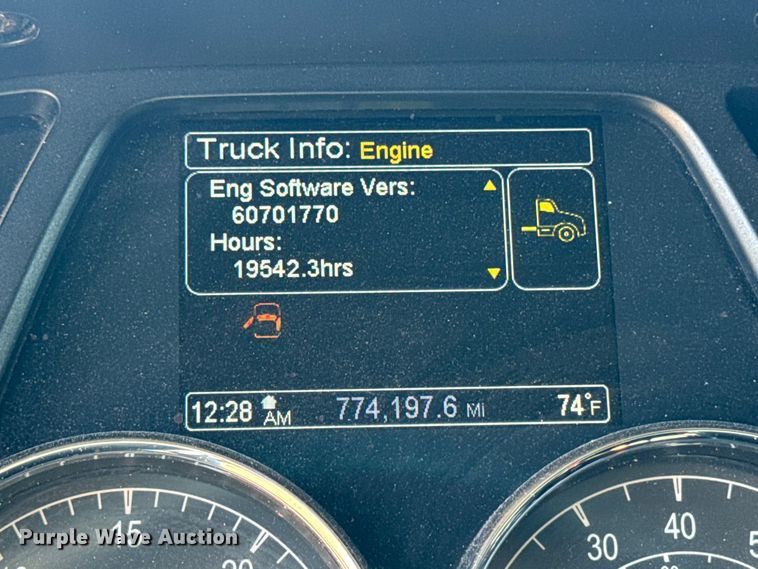 image for item EF2469 2018 Peterbilt 567 semi truck