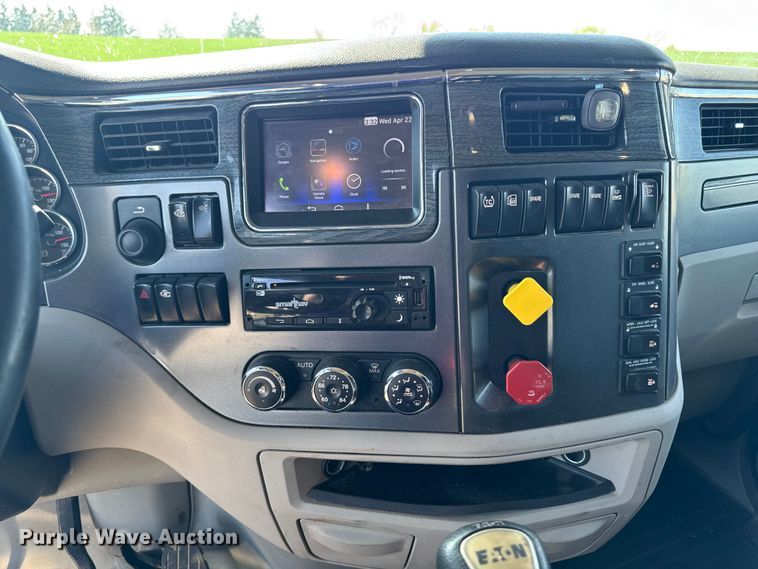 image for item EF2469 2018 Peterbilt 567 semi truck