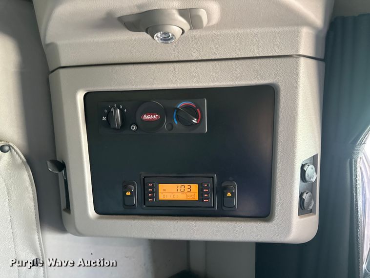 image for item EF2469 2018 Peterbilt 567 semi truck