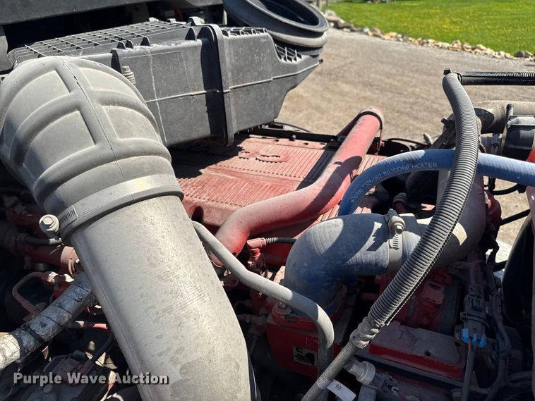 image for item EF2469 2018 Peterbilt 567 semi truck