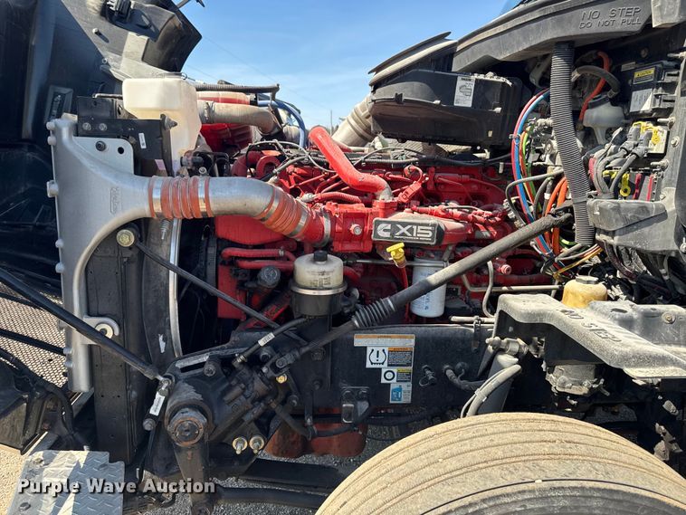image for item EF2469 2018 Peterbilt 567 semi truck