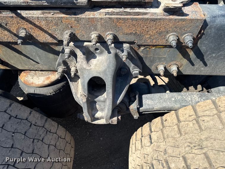 image for item EF2469 2018 Peterbilt 567 semi truck
