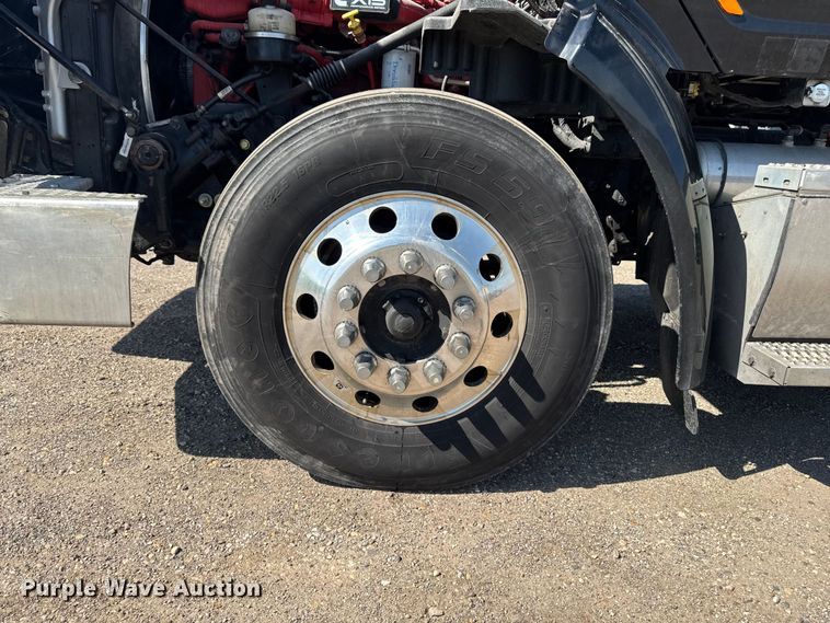 image for item EF2469 2018 Peterbilt 567 semi truck