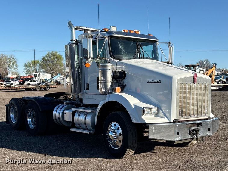 image for item EG8854 2018 Kenworth T800 Glider semi truck
