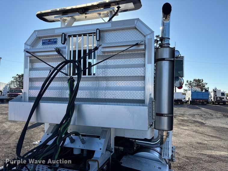 image for item EG8854 2018 Kenworth T800 Glider semi truck