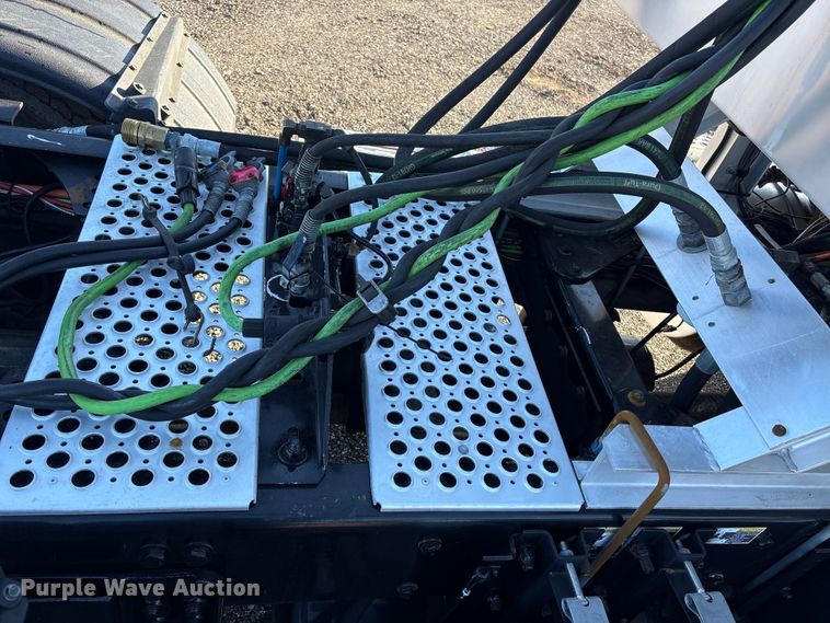 image for item EG8854 2018 Kenworth T800 Glider semi truck