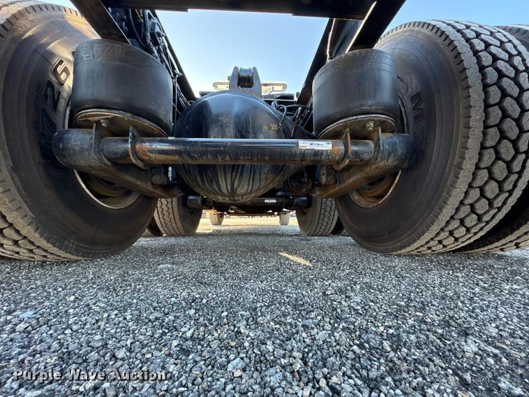 image for item EG8854 2018 Kenworth T800 Glider semi truck