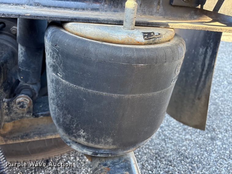 image for item EG8854 2018 Kenworth T800 Glider semi truck