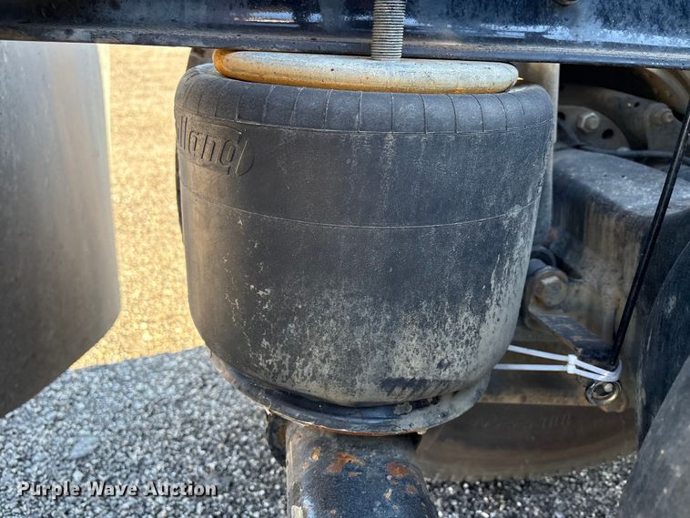 image for item EG8854 2018 Kenworth T800 Glider semi truck