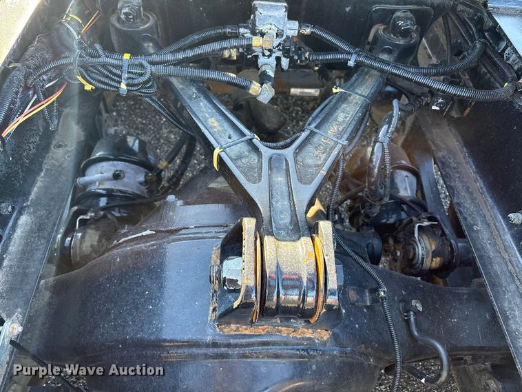 image for item EG8854 2018 Kenworth T800 Glider semi truck