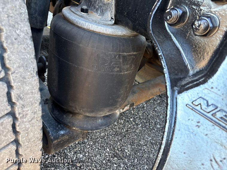 image for item EG8854 2018 Kenworth T800 Glider semi truck