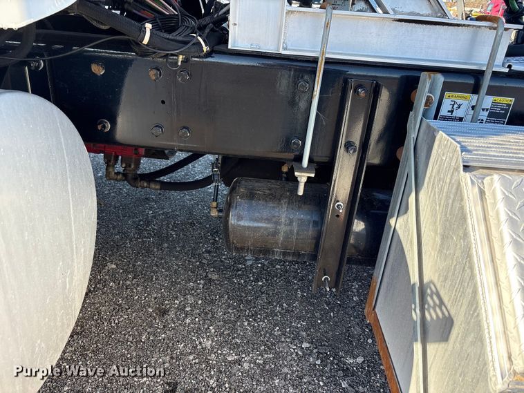 image for item EG8854 2018 Kenworth T800 Glider semi truck