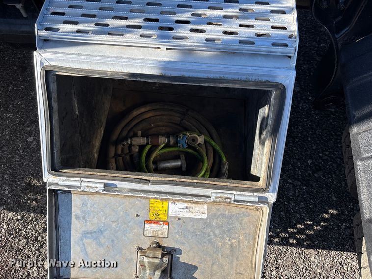 image for item EG8854 2018 Kenworth T800 Glider semi truck