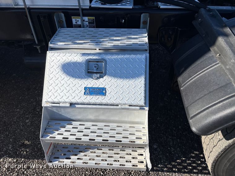 image for item EG8854 2018 Kenworth T800 Glider semi truck