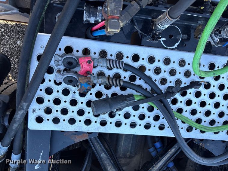 image for item EG8854 2018 Kenworth T800 Glider semi truck