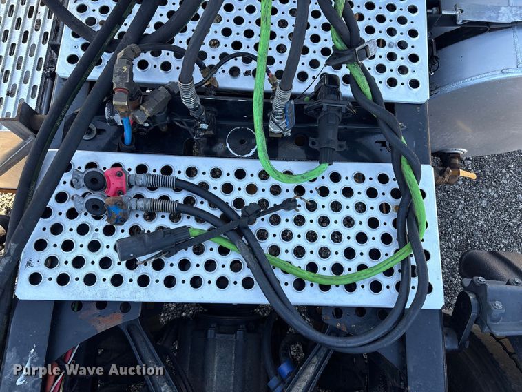 image for item EG8854 2018 Kenworth T800 Glider semi truck