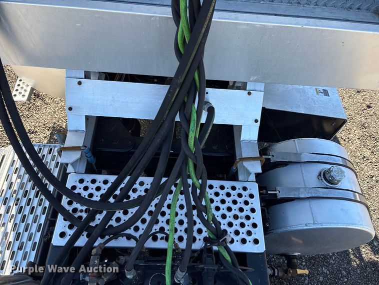 image for item EG8854 2018 Kenworth T800 Glider semi truck