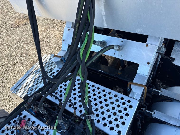 image for item EG8854 2018 Kenworth T800 Glider semi truck