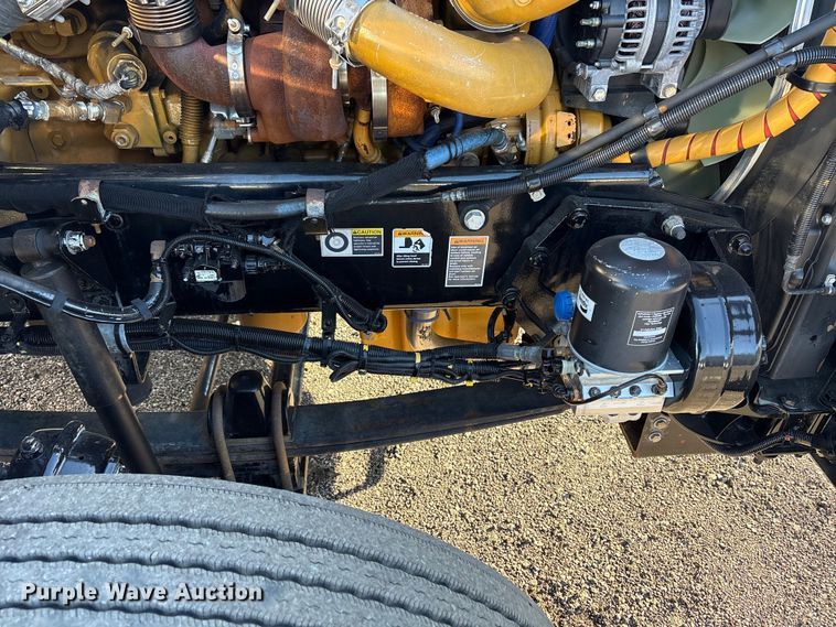 image for item EG8854 2018 Kenworth T800 Glider semi truck