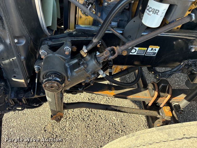 image for item EG8854 2018 Kenworth T800 Glider semi truck