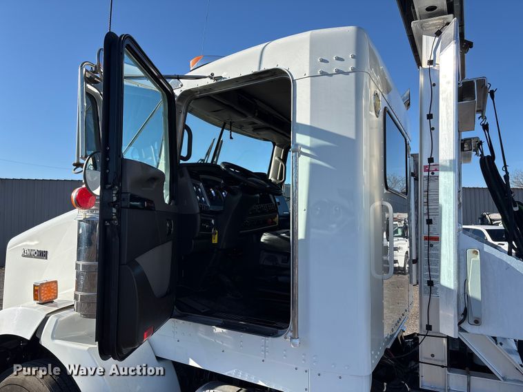 image for item EG8854 2018 Kenworth T800 Glider semi truck