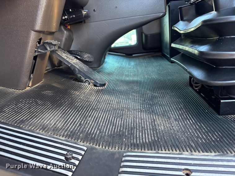 image for item EG8854 2018 Kenworth T800 Glider semi truck