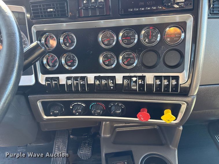 image for item EG8854 2018 Kenworth T800 Glider semi truck