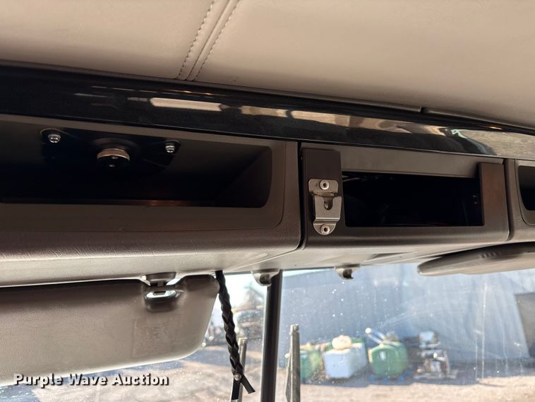 image for item EG8854 2018 Kenworth T800 Glider semi truck