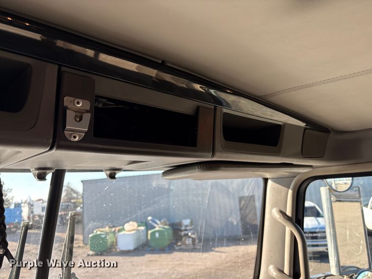 image for item EG8854 2018 Kenworth T800 Glider semi truck