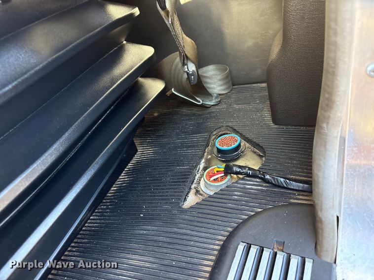 image for item EG8854 2018 Kenworth T800 Glider semi truck