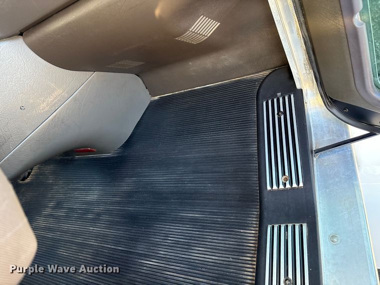 image for item EG8854 2018 Kenworth T800 Glider semi truck