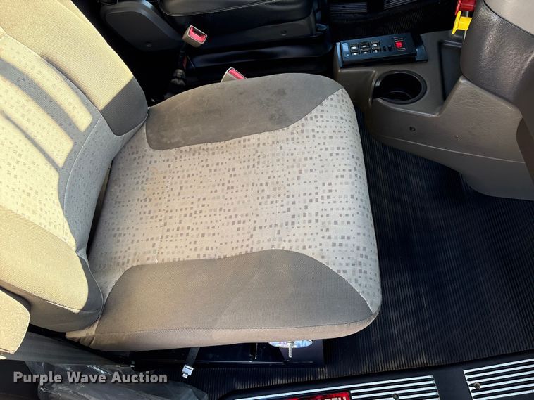 image for item EG8854 2018 Kenworth T800 Glider semi truck