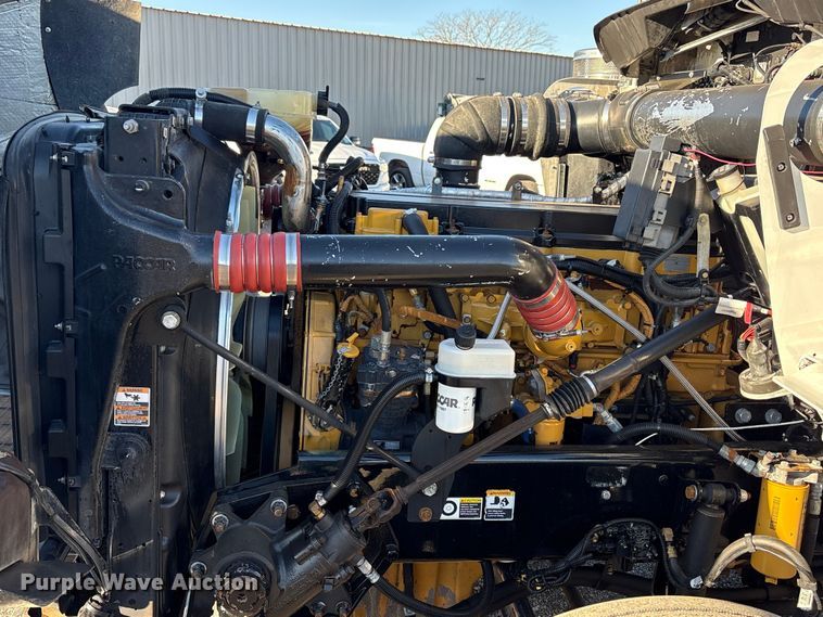 image for item EG8854 2018 Kenworth T800 Glider semi truck