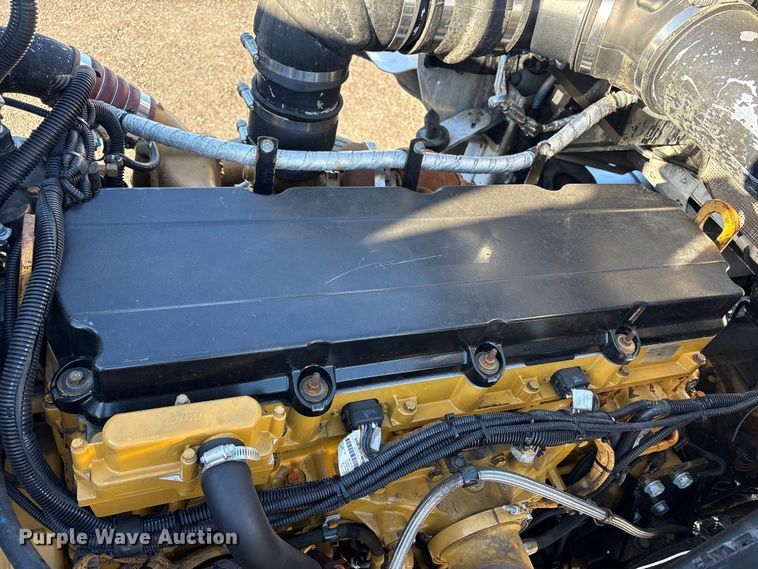 image for item EG8854 2018 Kenworth T800 Glider semi truck