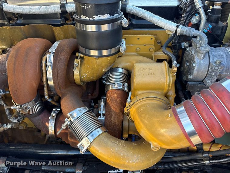 image for item EG8854 2018 Kenworth T800 Glider semi truck