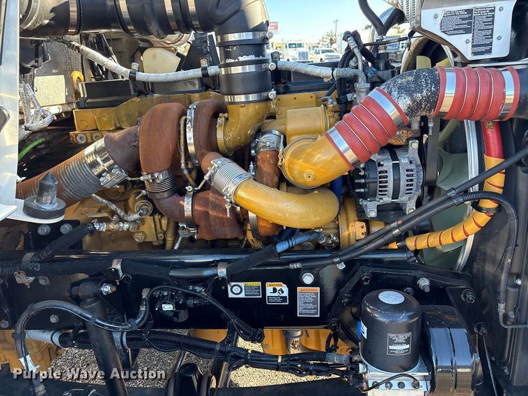 image for item EG8854 2018 Kenworth T800 Glider semi truck