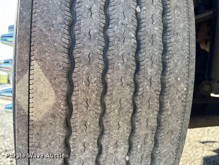 image for item EG8854 2018 Kenworth T800 Glider semi truck