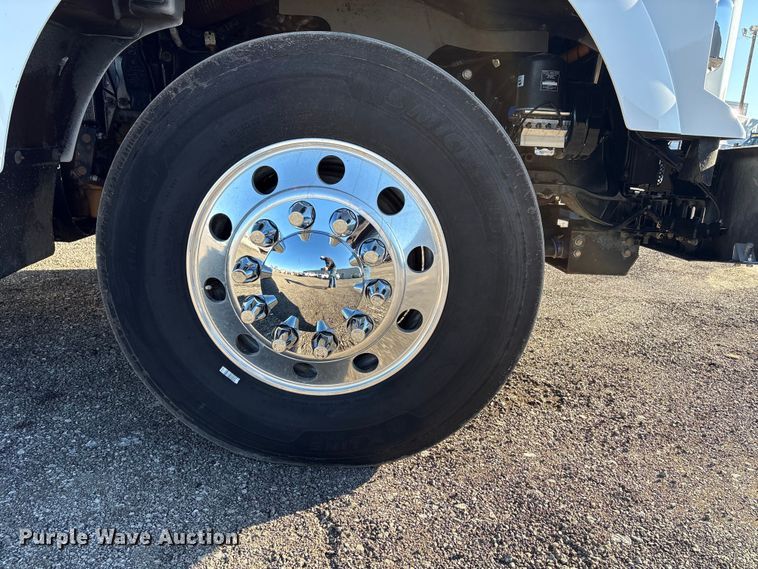 image for item EG8854 2018 Kenworth T800 Glider semi truck