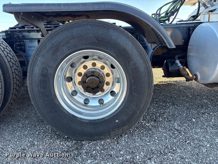 image for item EG8854 2018 Kenworth T800 Glider semi truck