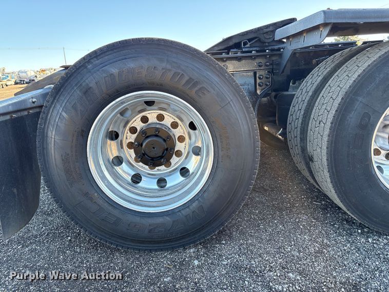 image for item EG8854 2018 Kenworth T800 Glider semi truck